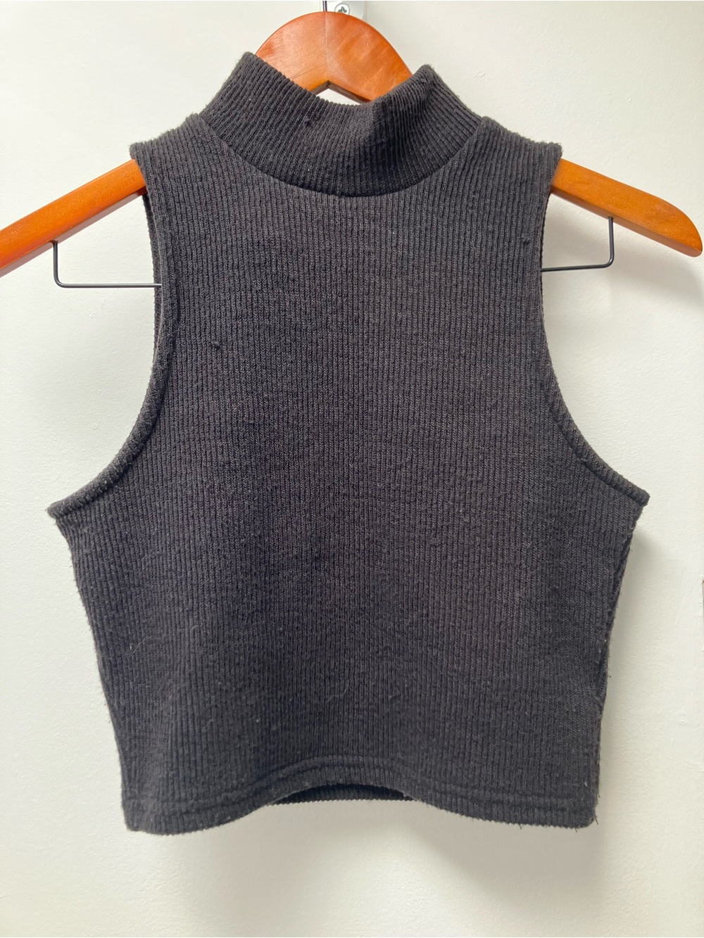SHEIN Black Sleeveless Mock Neck Ribbed Crop Tank